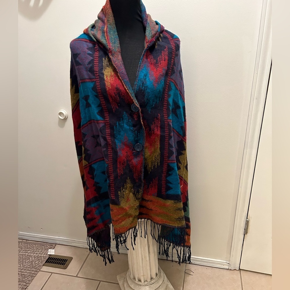 Euty Two Buttoned Southwestern Pattern Poncho tri… - image 7